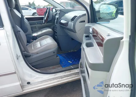 2010 Chrysler Town & Country Touring z USA, uszkodzony, nr VIN 2A4RR5D10AR414040